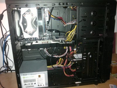 Lepší cable management v K350 neuděláte :(