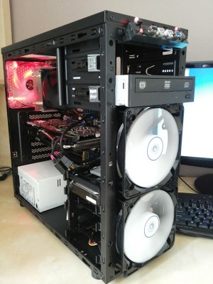 odstrojená case CORSAIR SPEC-01