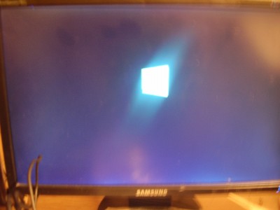 Skoro jsem se dostal do Windows, ale zamrzlo to.... (nelze restartovat klávesnicí)