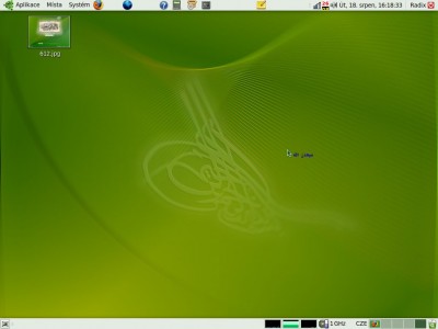 Plocha. Samozřejmě lze navolit různé tapety s muslimskou tématikou.